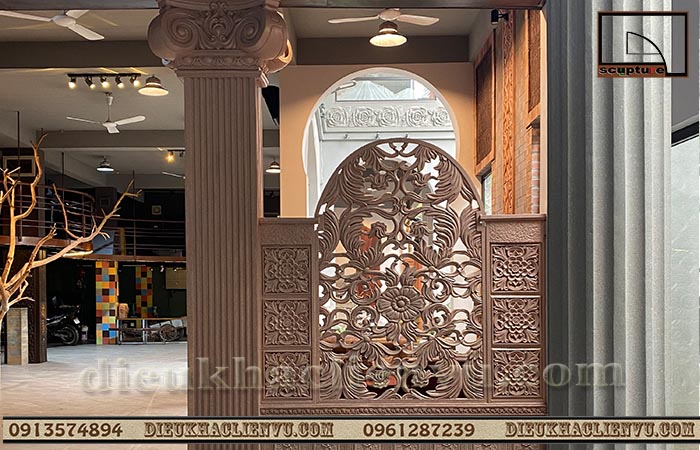 Vách ngăn đẹp với phù điêu châu Âu